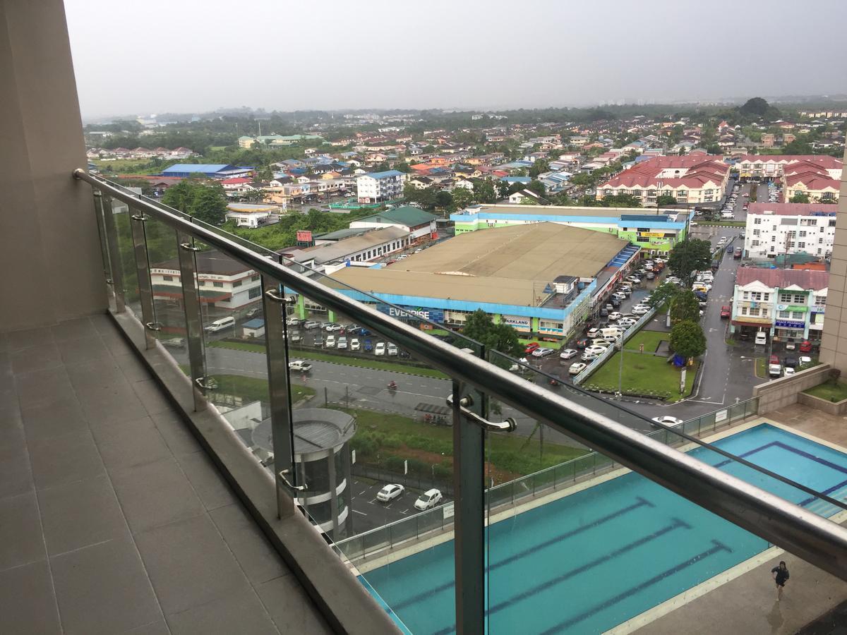 Bernard Holiday Home @ Imperial Suites Kuching Exterior foto